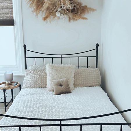 Southsea Homestays - Three Bedroom Home, Sleeps 8 - With Garden & Hot Tub Portsmouth Extérieur photo