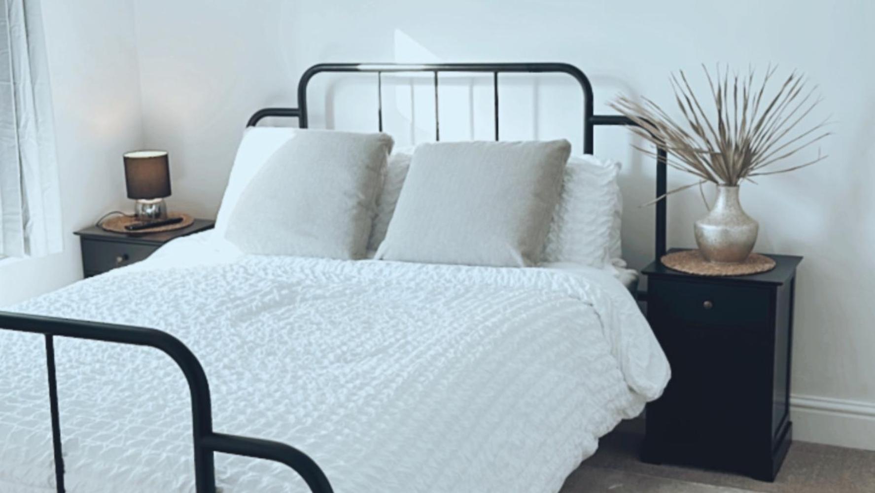Southsea Homestays - Three Bedroom Home, Sleeps 8 - With Garden & Hot Tub Portsmouth Extérieur photo